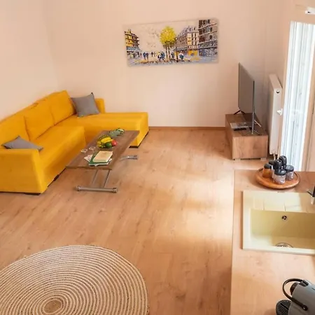 100% City Center + Backyard + Luxury Renovated !!! Apartamento