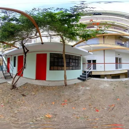 Apartamento 100% City Center + Backyard + Luxury Renovated !!! *